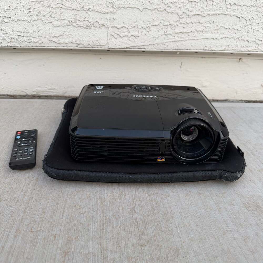 ViewSonic PJD5133 DLP Projector with Remote